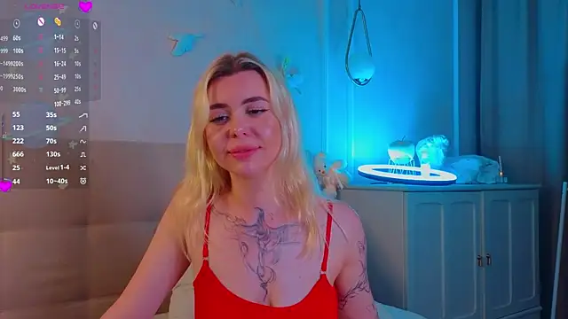 AveriRigby online show from June 16, 8:44 pm