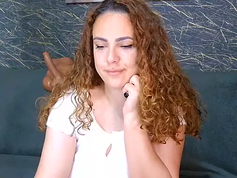 curlygirl35 online show from June 10, 9:57 pm