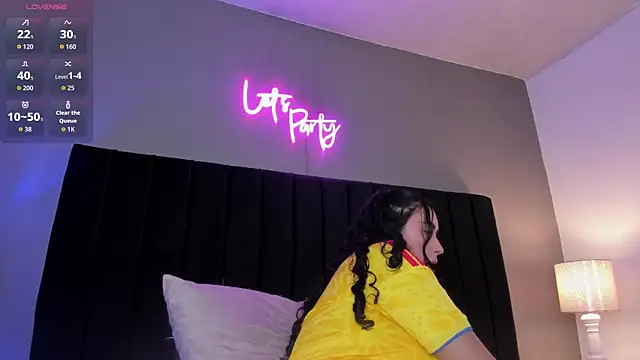 isaxcurves online show from June 11, 9:02 pm
