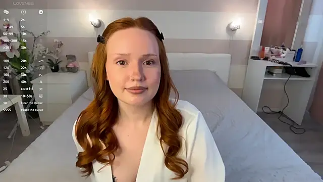 KikiBorn online show from May 8, 8:08 am