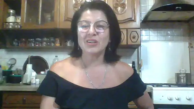 Snapshot of Fiona06 chatting on June 5, 8:03 pm Fiona06 online show from June 5, 8:03 pm