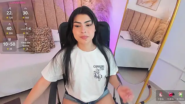 Snapshot of SofiVelvet_ chatting on May 4, 1:29 pm SofiVelvet online show from May 4, 1:29 pm