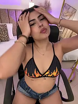 Snapshot of SofiVelvet_ chatting on May 6, 12:32 pm SofiVelvet online show from May 6, 12:32 pm
