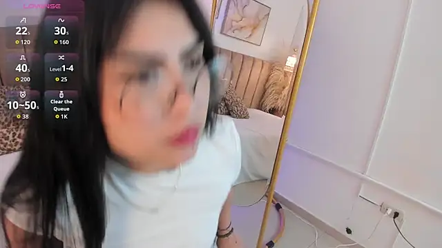 Snapshot of SofiVelvet_ chatting on May 8, 12:21 pm SofiVelvet online show from May 8, 12:21 pm