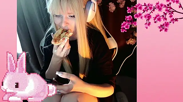 AmmiRinn online show from June 13, 1:53 pm