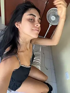 mia moonna online show from June 13, 12:25 pm