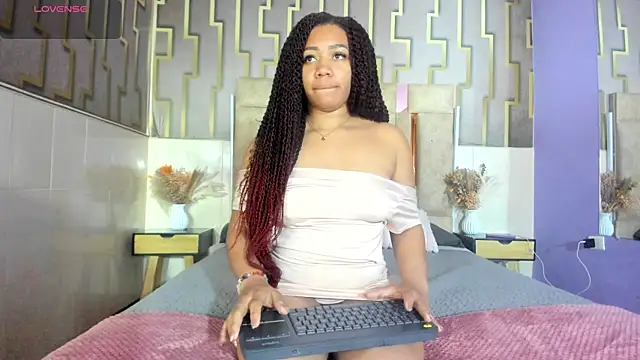 Snapshot of ashly_ruiz chatting on June 9, 8:42 pm ashly ruiz online show from June 9, 8:42 pm