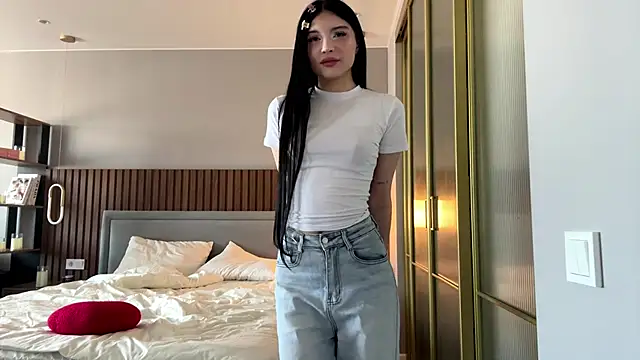 MerlynPoor online show from May 3, 6:19 am
