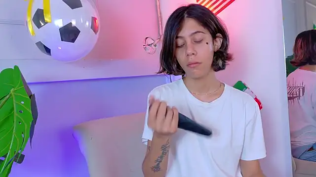 ZoeyPetit online show from July 12, 2:30 pm