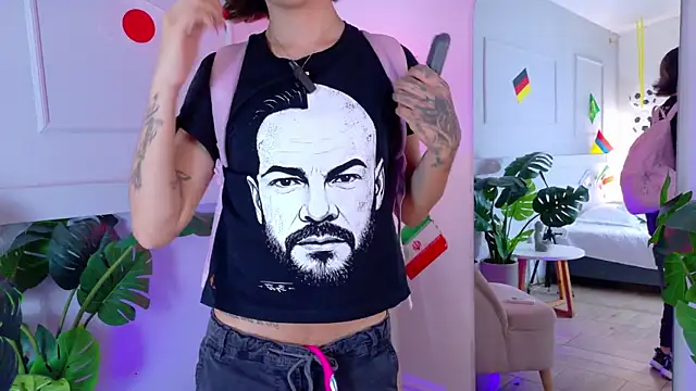 ZoeyPetit online show from July 17, 11:06 am