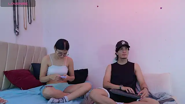 sweetauracouple online show from June 21, 12:19 pm