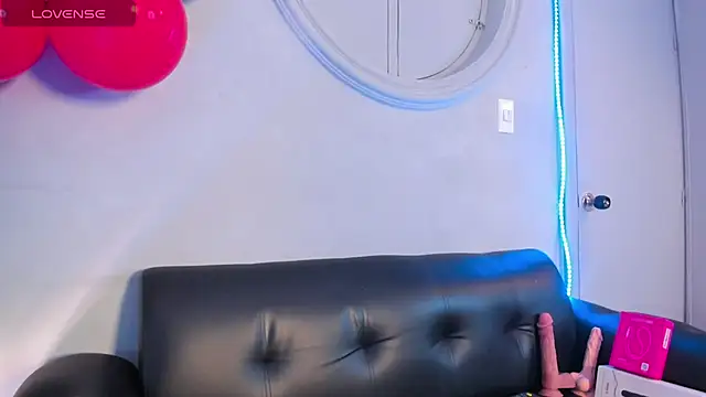 Snapshot of Raichell_sweet_curvy chatting on June 10, 3:18 am Raichell sweet curvy online show from June 10, 3:18 am