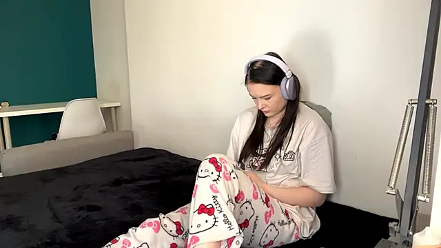 AmbientInvalid online show from May 1, 1:05 pm