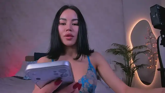 YukiLuna  online show from June 5, 1:17 pm