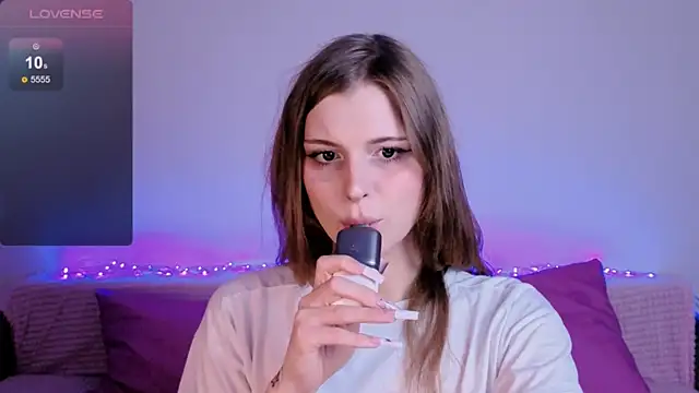 LouiseKane online show from July 26, 5:20 pm