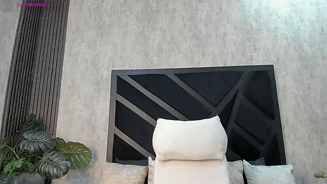 Snapshot of Hillary_myerss_ chatting on June 5, 5:40 pm Hillary myerss online show from June 5, 5:40 pm