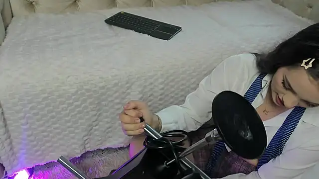 Snapshot of Megann_Rousee chatting on June 3, 1:03 pm Megann Rousee online show from June 3, 1:03 pm