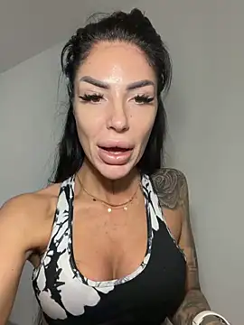 RaquelleXO online show from May 20, 5:02 am