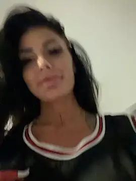 RaquelleXO online show from June 5, 8:25 pm