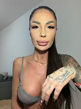 RaquelleXO online show from June 9, 4:29 pm