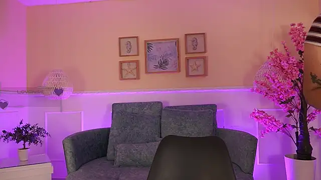 VioletJoness  online show from June 2, 11:34 am