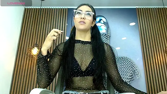Snapshot of RoxxySweet01 chatting on May 4, 1:18 pm RoxxySweet01 online show from May 4, 1:18 pm