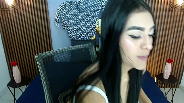 Snapshot of RoxxySweet01 chatting on May 14, 12:56 pm RoxxySweet01 online show from May 14, 12:56 pm