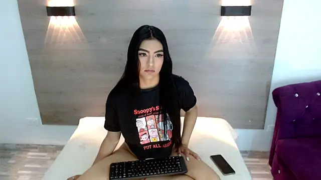 Snapshot of RoxxySweet01 chatting on June 4, 12:55 pm RoxxySweet01 online show from June 4, 12:55 pm