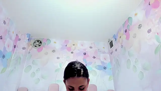 Miabloom19  online show from July 24, 11:36 pm