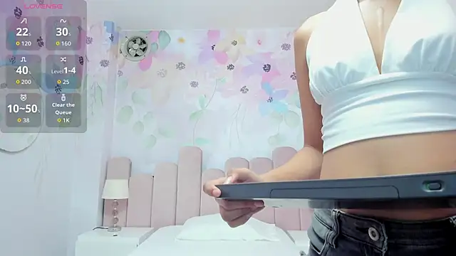 Miabloom19  online show from August 1, 1:16 am