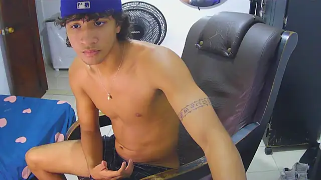 Snapshot of Hansel_take chatting on July 22, 9:06 pm Hansel take online show from July 22, 9:06 pm