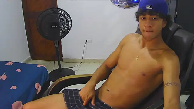 Snapshot of Hansel_take chatting on July 23, 9:46 pm Hansel take online show from July 23, 9:46 pm