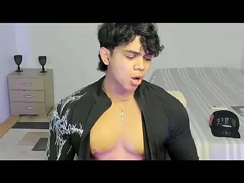 Snapshot of noahprada chatting on May 14, 5:14 am noahprada online show from May 14, 5:14 am
