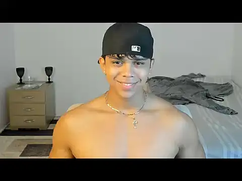Snapshot of noahprada chatting on May 20, 6:08 am noahprada online show from May 20, 6:08 am