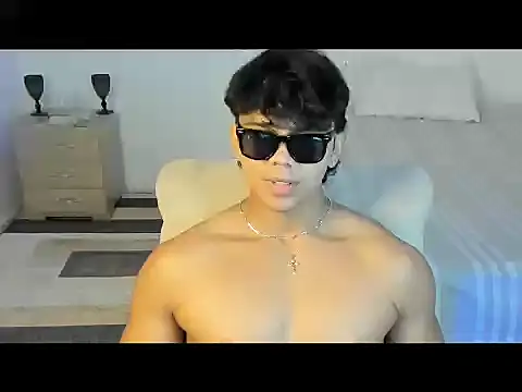 Snapshot of noahprada chatting on May 22, 5:03 am noahprada online show from May 22, 5:03 am