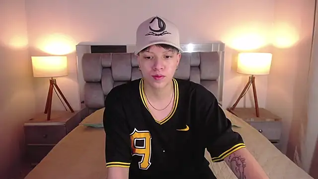 Snapshot of Asher_addamss_ chatting on May 15, 7:21 pm Asher addamss online show from May 15, 7:21 pm