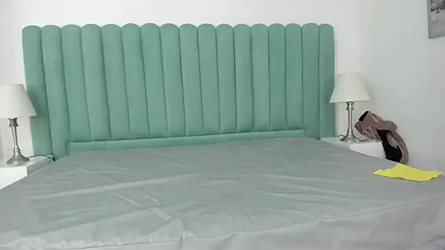 CoralRuiz online show from June 11, 2:53 am