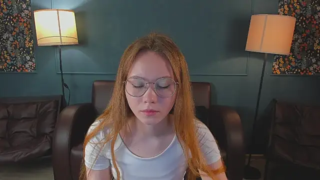 FloraLarsson online show from June 10, 3:29 am