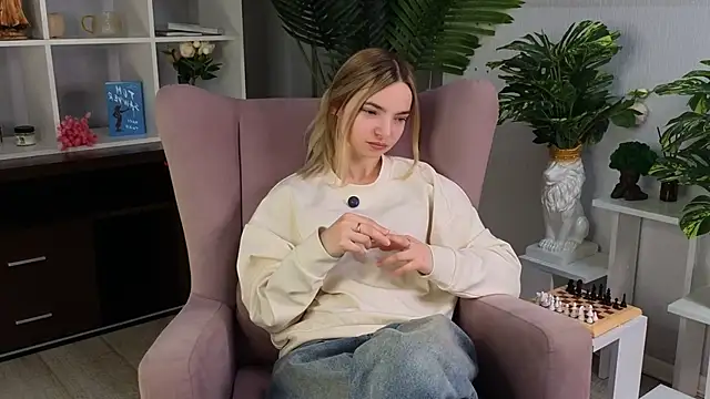 RosannPritchard online show from April 30, 1:50 pm