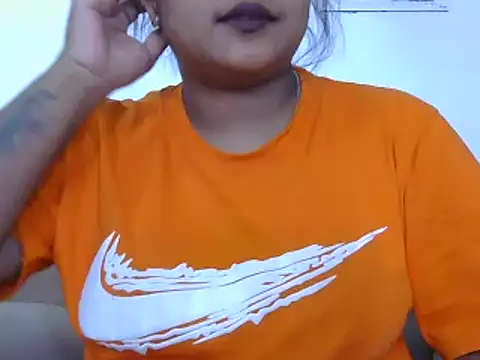 Snapshot of payaljaan800 chatting on June 24, 8:13 am payaljaan800 online show from June 24, 8:13 am