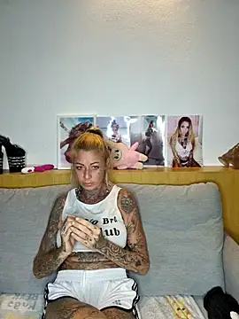 Sarah-Daniels online show from May 1, 12:21 pm