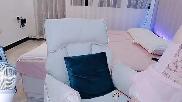 cute iiii online show from May 9, 11:26 am