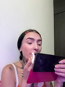 Snapshot of she-dulce chatting on May 6, 8:47 pm she-dulce online show from May 6, 8:47 pm