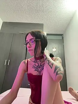 Snapshot of she-dulce chatting on May 10, 2:06 am she-dulce online show from May 10, 2:06 am