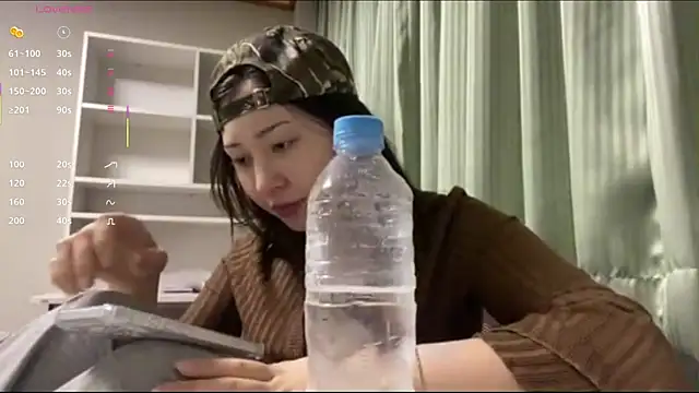 Snapshot of Sonata_Asky chatting on June 17, 9:34 am Sonata Asky online show from June 17, 9:34 am