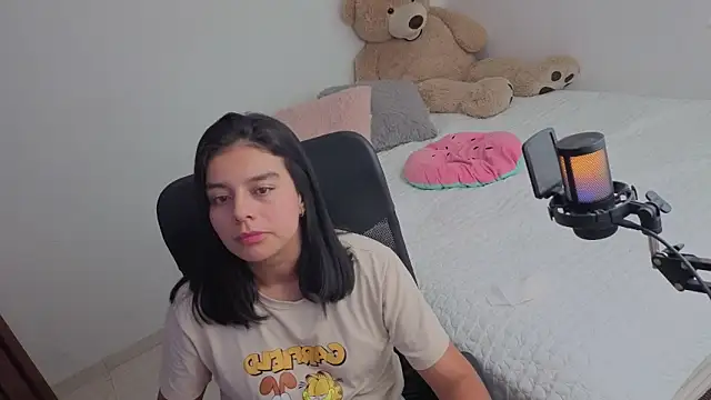 Snapshot of valerihouse_ chatting on June 12, 1:15 am valerihouse online show from June 12, 1:15 am