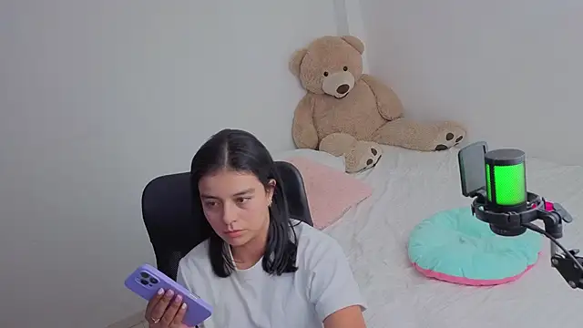 valerihouse  online show from August 1, 2:55 am