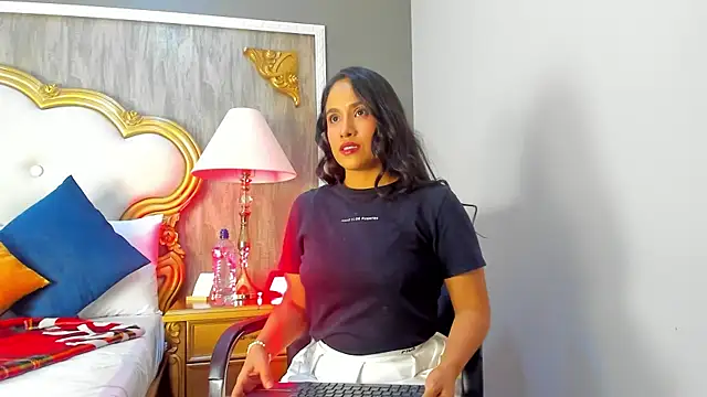 emilly sweett online show from August 5, 7:49 pm