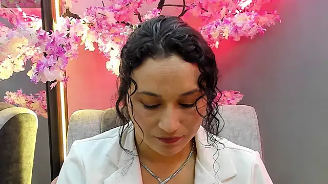Snapshot of Elizabeth_bennett chatting on June 13, 4:27 pm Elizabeth bennett online show from June 13, 4:27 pm