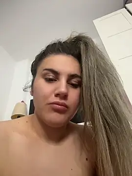 Snapshot of SensualQueenX chatting on May 4, 10:06 pm SensualQueenX online show from May 4, 10:06 pm
